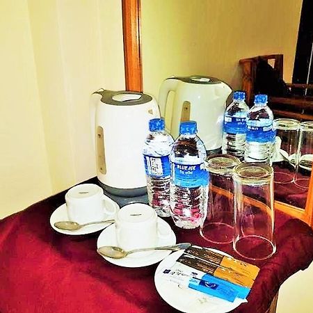 Luxury Everest Hotel Trincomalee Exterior foto