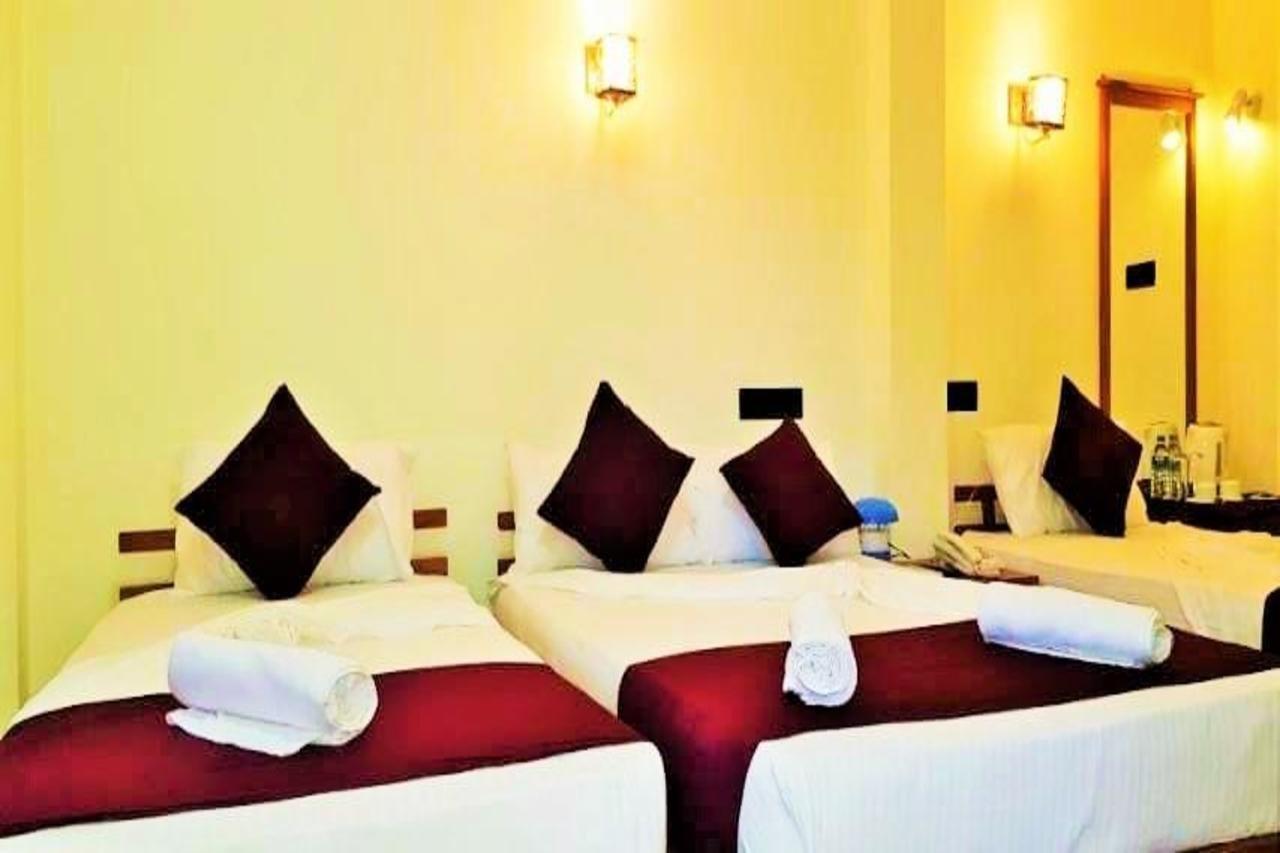 Luxury Everest Hotel Trincomalee Exterior foto