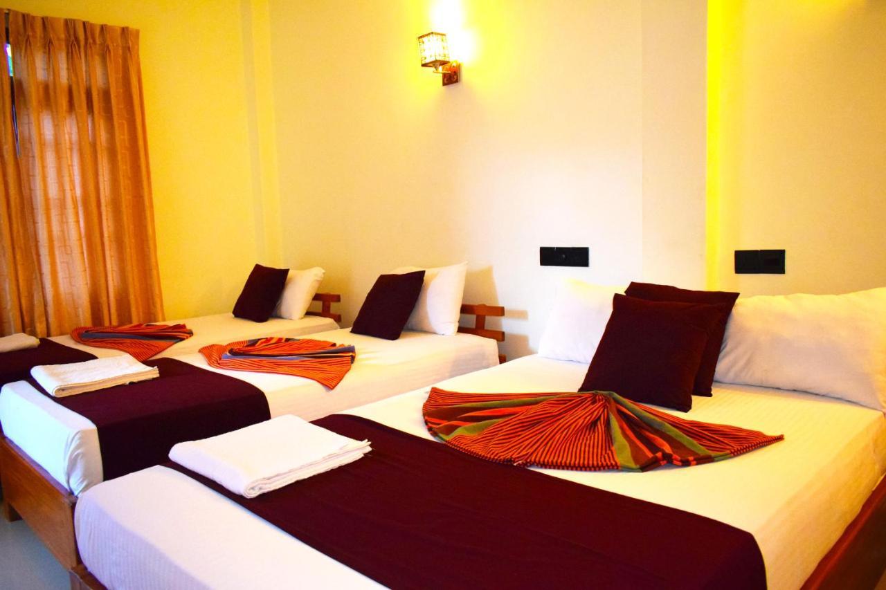 Luxury Everest Hotel Trincomalee Exterior foto