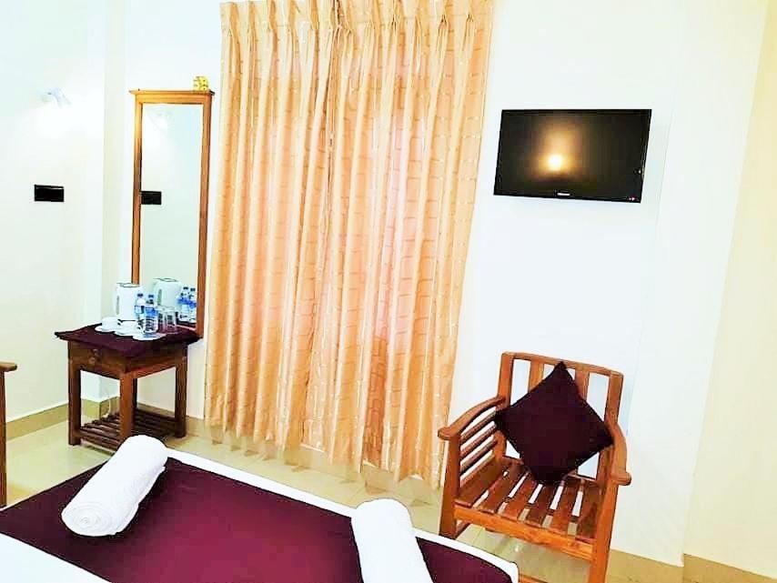 Luxury Everest Hotel Trincomalee Exterior foto