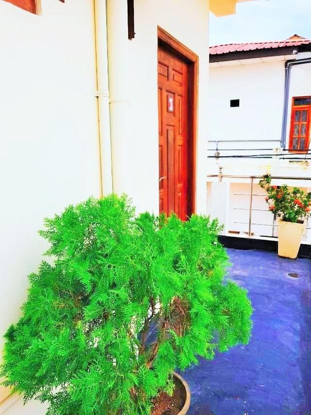 Luxury Everest Hotel Trincomalee Exterior foto