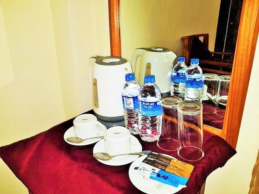 Luxury Everest Hotel Trincomalee Exterior foto