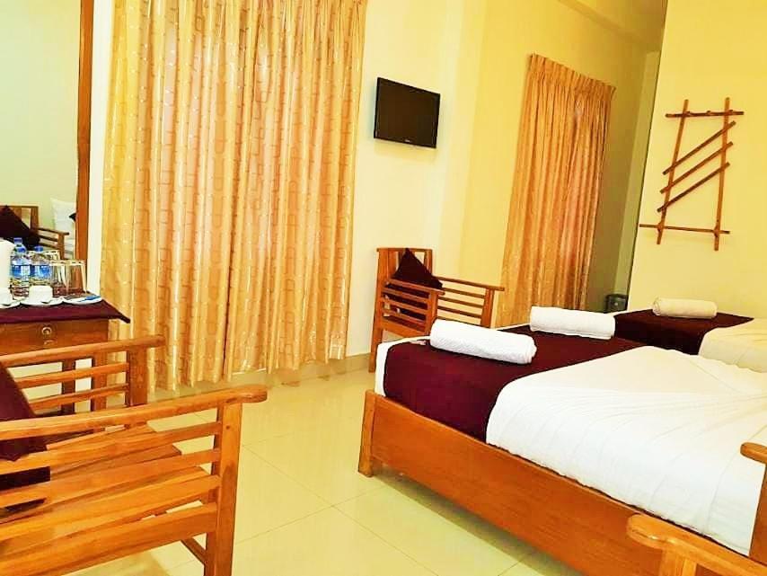 Luxury Everest Hotel Trincomalee Exterior foto